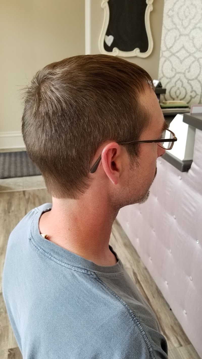 V & Company Salon & Spa, beauty salon in Marshfield, WI, photo 3 of 10